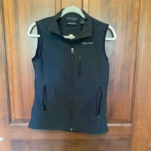 🍁 4/$20 Small Black Marmot Vest